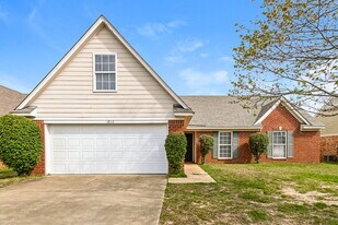 1812 Cherry Creek Dr in Southaven, MS - Building Photo