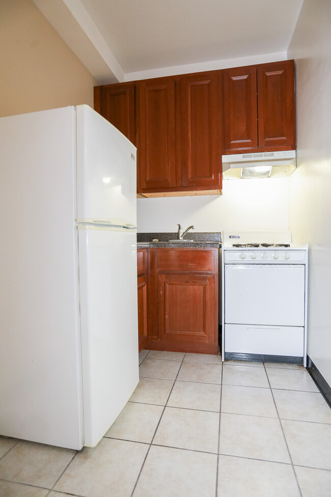 6233 N Winthrop Ave, Unit #616