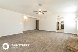 2718 Holy Cross Ln in Garland, TX - Foto de edificio - Building Photo