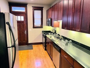 2107 W North Ave, Unit 1 in Chicago, IL - Foto de edificio - Building Photo