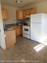 685 W 1st St in Newberg, OR - Foto de edificio - Building Photo
