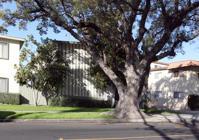 Pickering Apartments in Whittier, CA - Foto de edificio - Building Photo