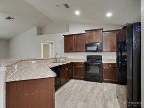 22404 Cheryl Ave in Port Charlotte, FL - Foto de edificio - Building Photo