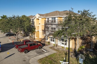 Lake Shore Apartments in West Palm Beach, FL - Building Photo - Building Photo