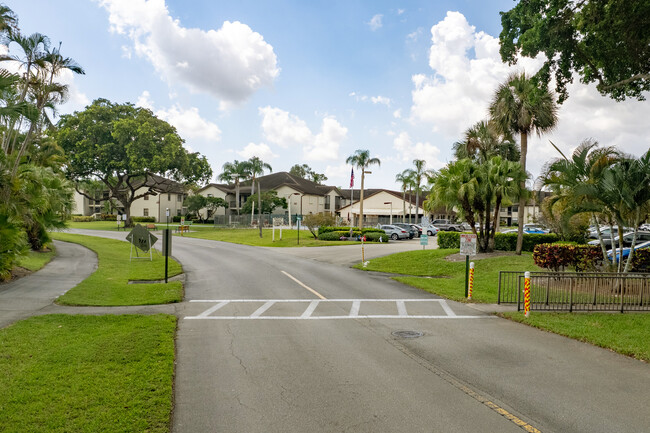 Lucerne Pointe Seven Condominiums in Lake Worth, FL - Building Photo - Building Photo