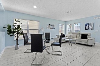 642 Elderberry Dr, Unit 2 in Davenport, FL - Building Photo - Building Photo