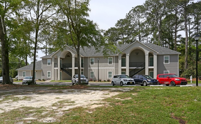Baytree Court Apartments in Valdosta, GA - Building Photo - Building Photo