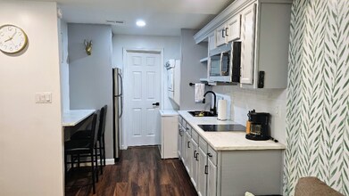 222 Walnut St NW, Unit B2 in Atlanta, GA - Foto de edificio - Building Photo