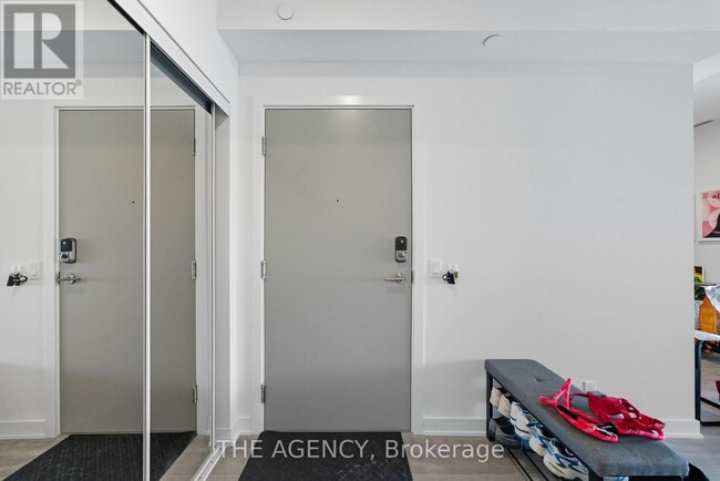 property at 30 Upper Mall Wy