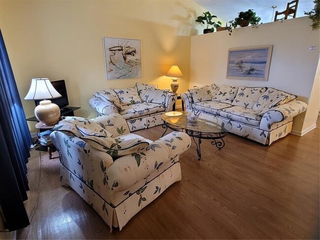 13288 Fowler Ave in Port Charlotte, FL - Foto de edificio - Building Photo