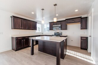 3904 W 1750 N in Lehi, UT - Building Photo - Building Photo
