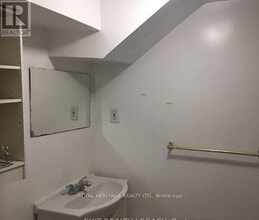 8 Ryecliffe Ct in Toronto, ON - Building Photo - Building Photo