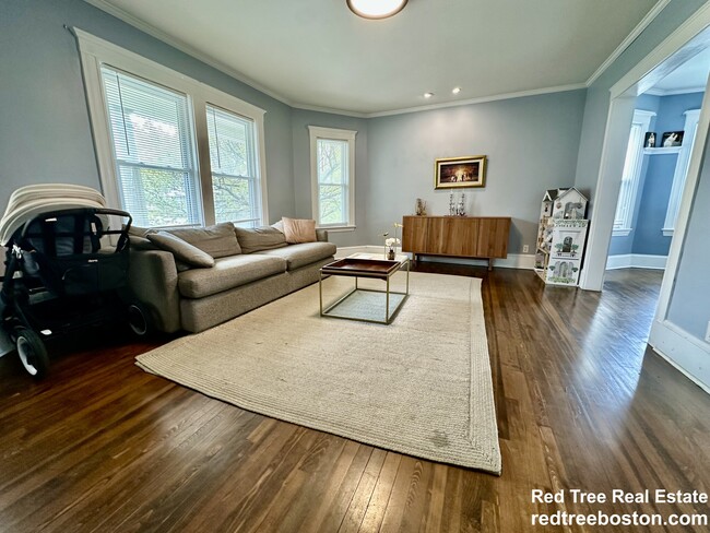2 Priscilla Rd, Unit 1 in Boston, MA - Building Photo - Building Photo