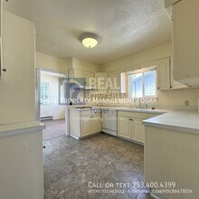338 Regent Blvd in Fircrest, WA - Building Photo - Building Photo