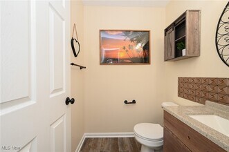 655 Almas Ct in Brunswick, OH - Foto de edificio - Building Photo