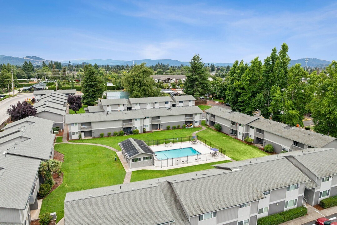 Sequoia Apartments in Springfield, OR - Foto de edificio