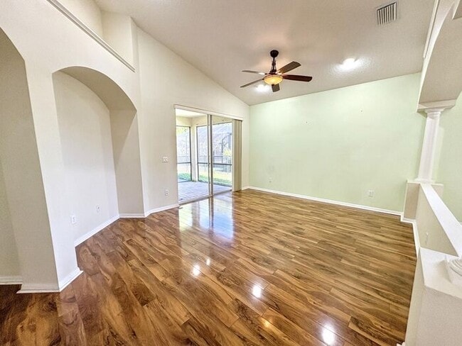 10864 Cory Lake Dr in Tampa, FL - Building Photo - Building Photo