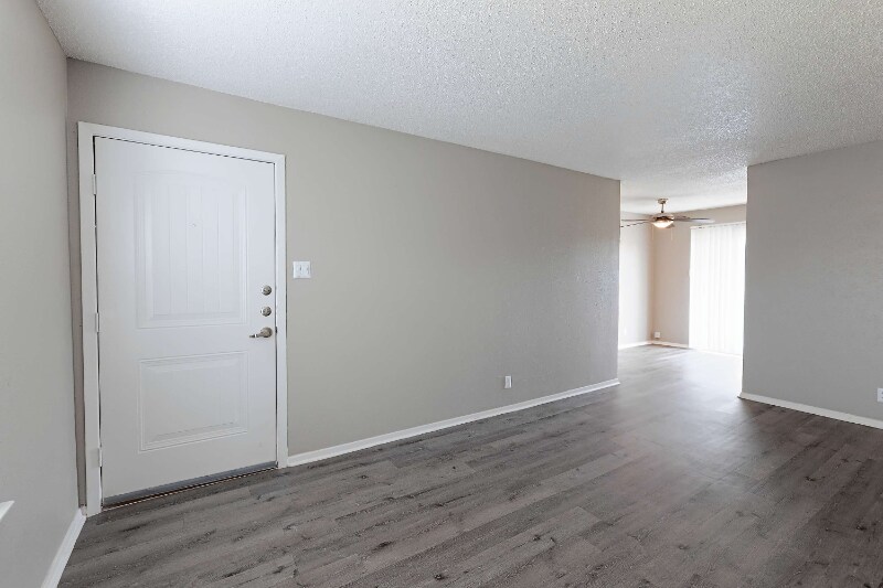 531 Bedford Rd in Bedford, TX - Building Photo