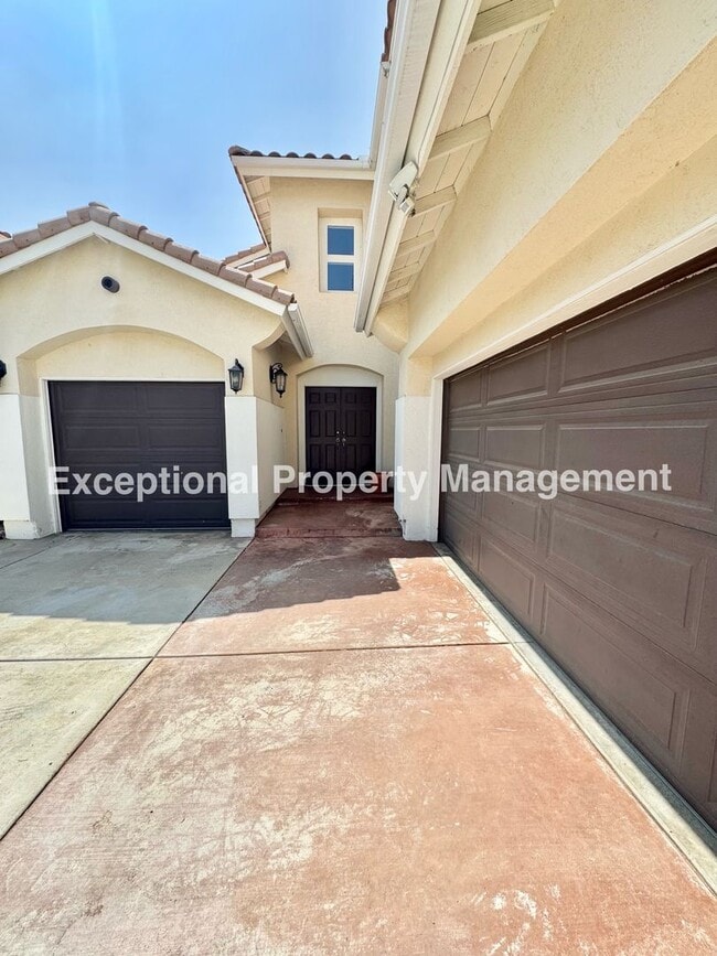 14873 New Foal Trail in Fontana, CA - Building Photo - Building Photo