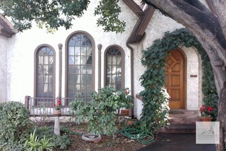 2330 N Maroa Ave in Fresno, CA - Building Photo - Building Photo