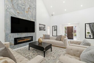 8661 Craigston Ct, Unit 239 in Dublin, OH - Building Photo - Building Photo