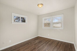 1711 Nemnich Rd in St. Louis, MO - Foto de edificio - Building Photo