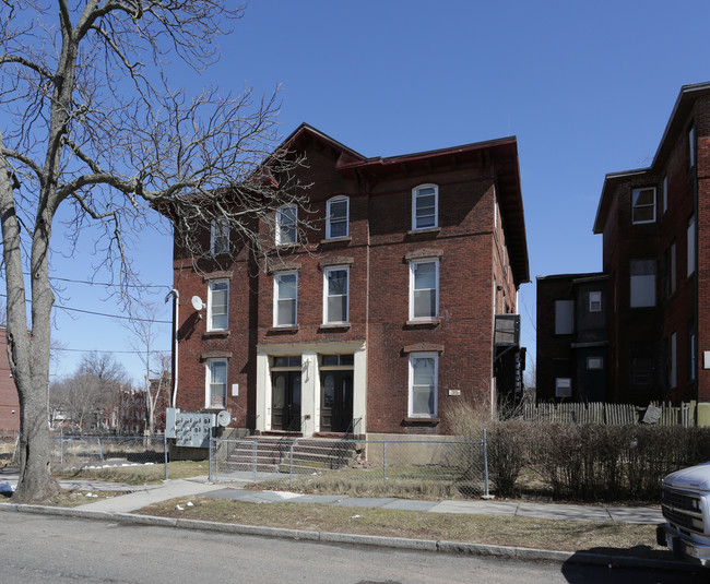 98-100 Edwards St in Hartford, CT - Foto de edificio - Building Photo