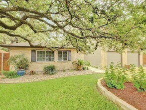 3607 Summit Bend in Austin, TX - Building Photo - Building Photo