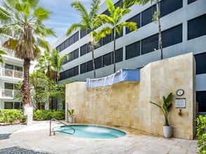 The Manor at CityPlace in Doral, FL - Foto de edificio - Building Photo