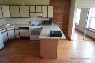 1251 W Devon Ave in Chicago, IL - Building Photo