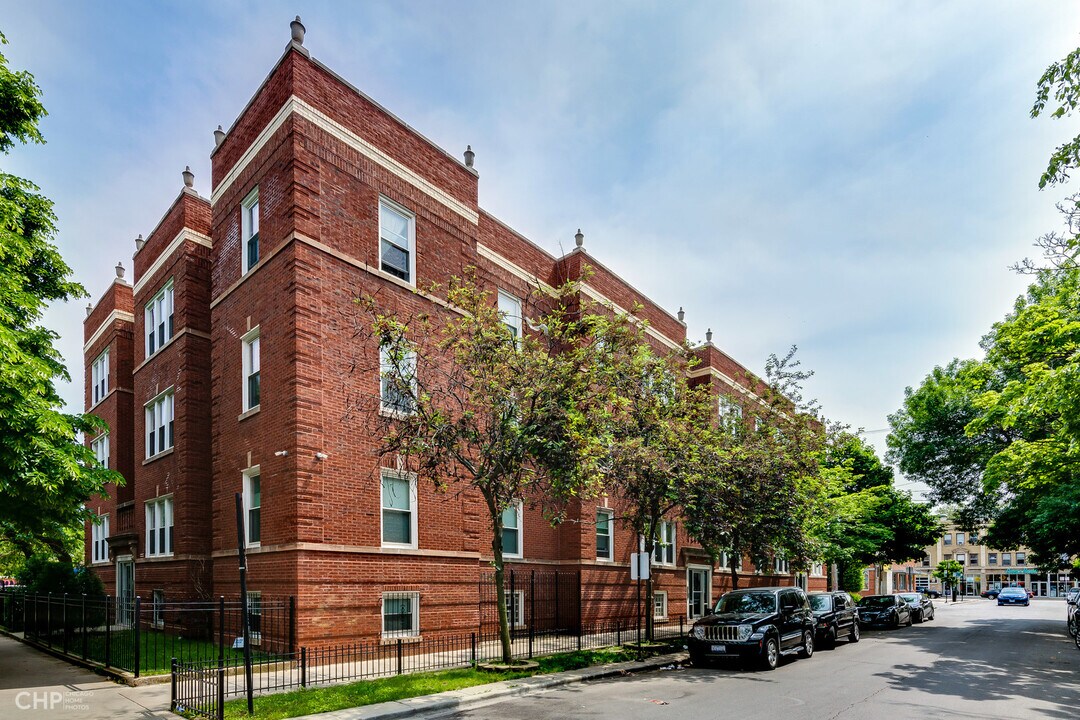 2717 N Sawyer Ave in Chicago, IL - Building Photo