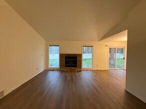 6934 N Old Fort Dr in Spokane, WA - Building Photo - Building Photo