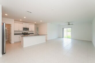 2037 Skybrooke Blvd in Lutz, FL - Building Photo - Building Photo
