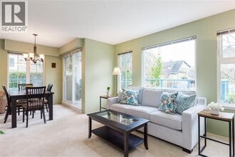 735 W 15th Ave in Vancouver, BC - Building Photo - Building Photo