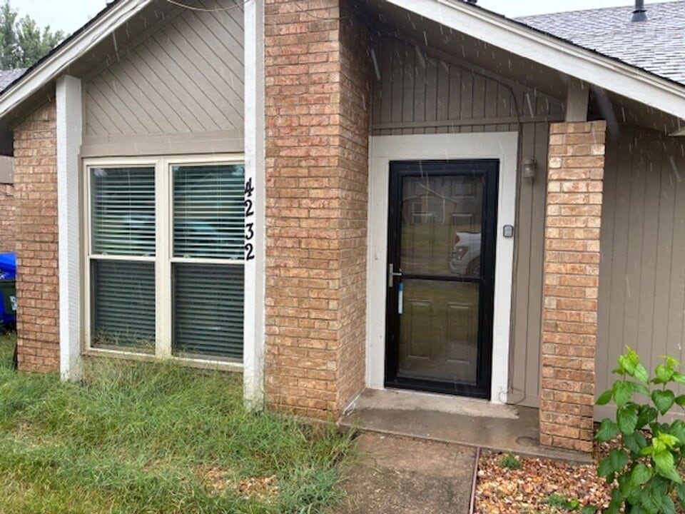 4232 Wembleton Cir in Norman, OK - Building Photo