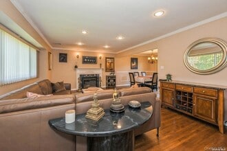 41 Eaton Rd in Syosset, NY - Building Photo - Building Photo