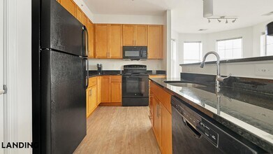 909 Mansion Dr, Unit 712-402 in Frederick, MD - Building Photo - Building Photo