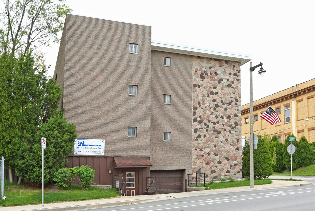 Bay Vista Apartments in Milwaukee, WI - Building Photo