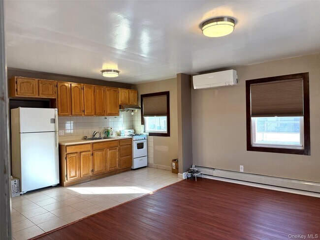 42-47-47 194th St in Queens, NY - Building Photo - Building Photo