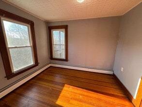 64 Summer St in Newport, NH - Building Photo - Building Photo