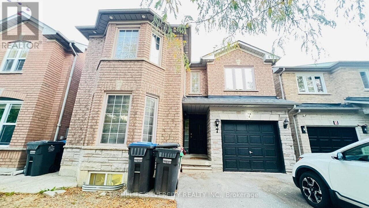 7 Bison Run Rd in Brampton, ON - Building Photo