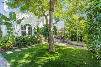 715 Kaye St in West Palm Beach, FL - Foto de edificio - Building Photo