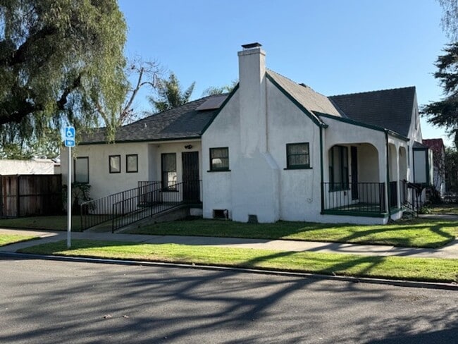 1201 S Van Ness Ave in Santa Ana, CA - Building Photo - Building Photo