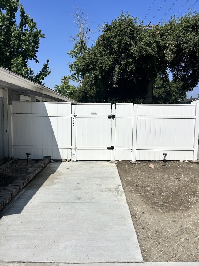 property at 1292 N Laurel Ave