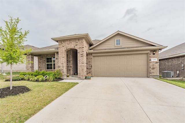1385 Dillard Creek Dr in Justin, TX - Building Photo - Building Photo