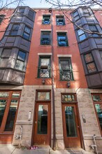 811 W Superior St, Unit 3 in Chicago, IL - Building Photo - Building Photo
