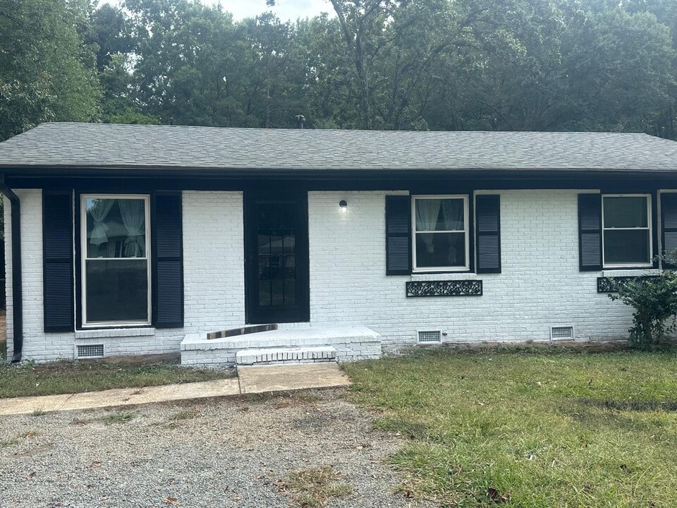 924 Carrington Dr in Charlotte, NC - Building Photo