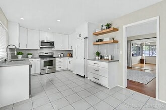 12753 Caminito Cancion in San Diego, CA - Building Photo - Building Photo