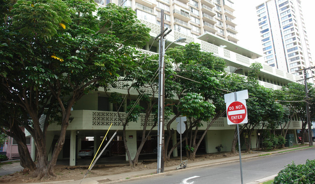 2403 Ala Wai Blvd in Honolulu, HI - Foto de edificio - Building Photo