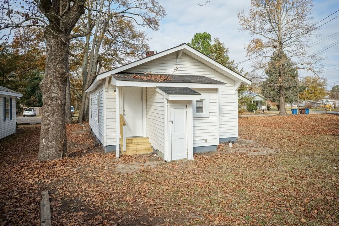 606 N King Ave in Dunn, NC - Building Photo